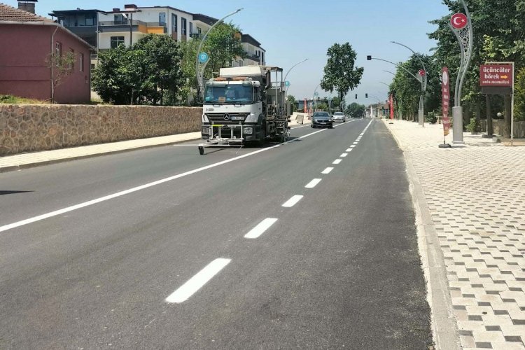 Kocaeli’de Kartepe İzmit Caddesine yol çizgisi