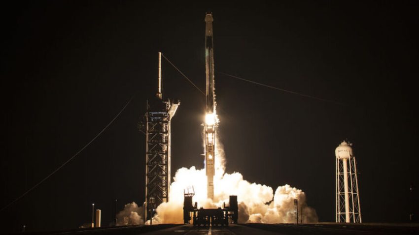 Bezos ile Musk’ın uydu rekabeti alevlendi