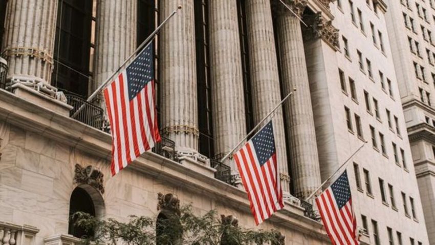 Trump’ın iktisat danışmanı tarife krizi sonrası yatırımcıları ikna etmekte zorlandı