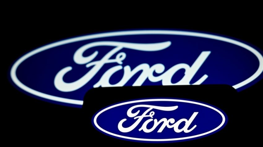 Ford tarife meçhullüğü nedeniyle mali iddialarını askıya aldı