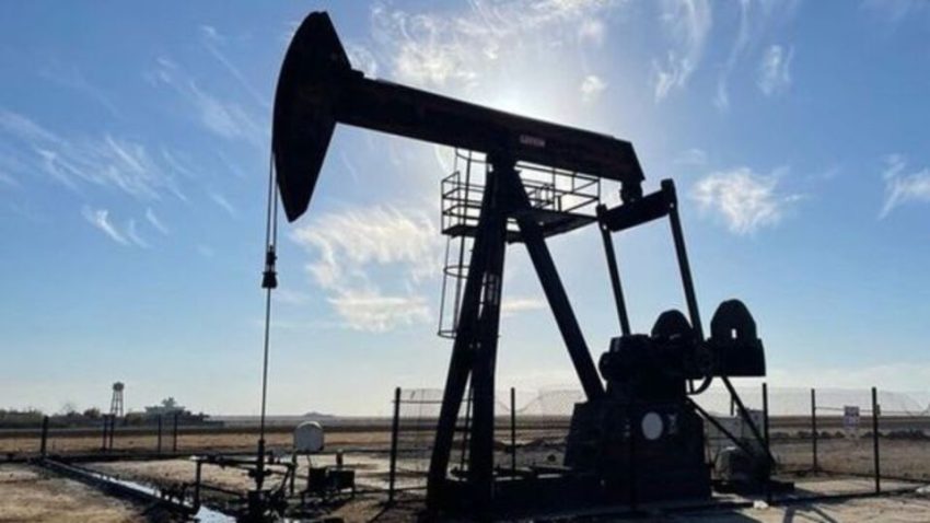 Petrol, ABD stoklarındaki artış nedeniyle geriledi