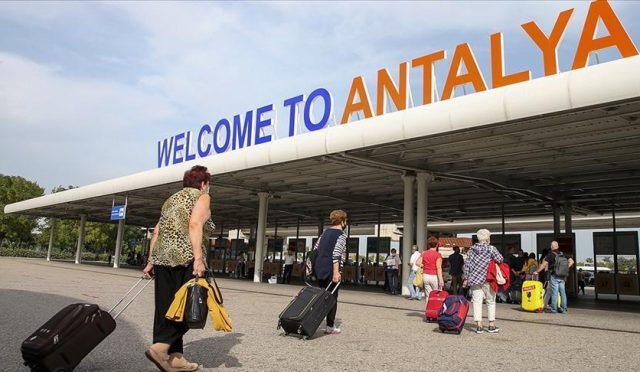 antalya-turizmi-2-milyonu-asti-tum-vakitlerin-nisan-rekoru-kirildi-1OcbpygX.jpg
