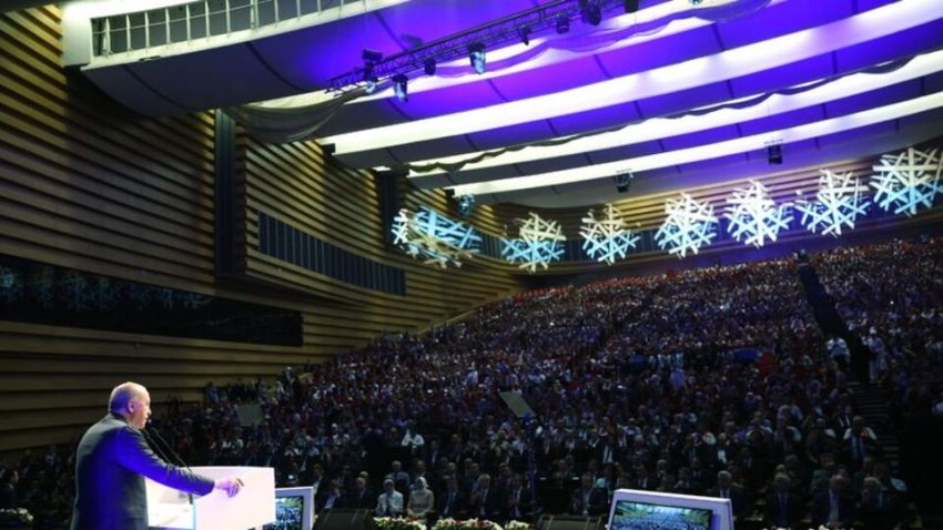 Erdoğan: Kamu görevlilerimizi enflasyona ezdirmemek asli görevimiz