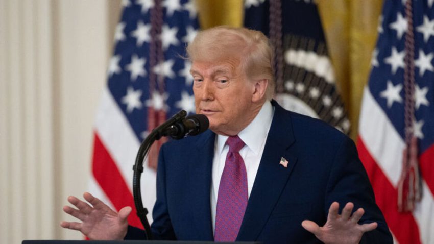 Trump: Rejim İran’ı tekrar büyük yapmıyorsa neden rejim değişikliği olmasın?