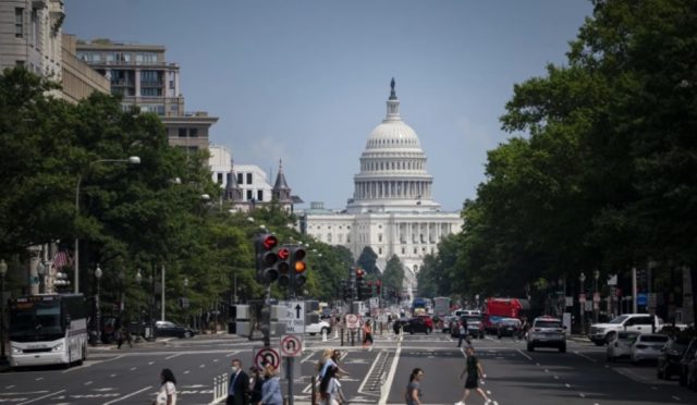 abd-yuksek-mahkemesi-trumpin-federal-is-gucunu-azaltma-planinin-onunu-acti-OKIXIwD6.jpg