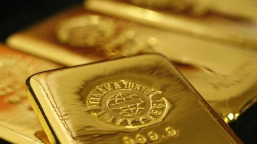Altın ticaret anlaşmalarındaki ilerlemeyle düşüşünü sürdürdü