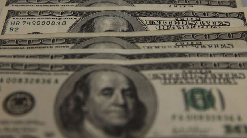 Döviz mevduatları 2 haftada 3,3 milyar dolar arttı