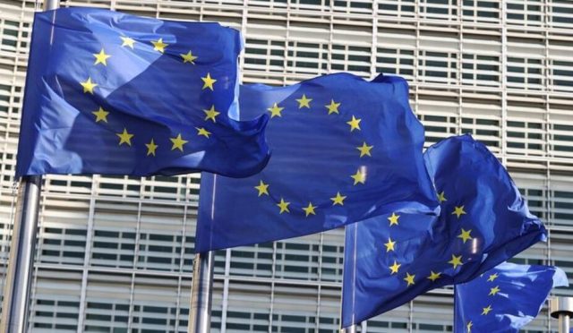 euro-bolgesinde-ekonomik-itimat-kestirimlerin-tersine-azaldi-XlWQk2iO.jpg