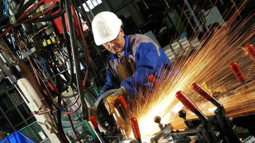 İmalat göstergesi 8 ayın en düşük düzeyinde