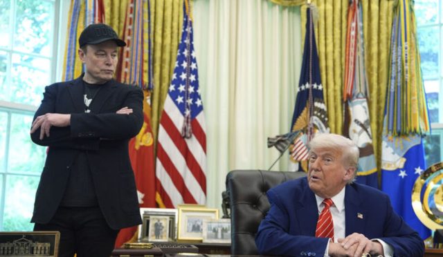 trump-elon-muska-yuklendi-FRvHGRl4.jpg