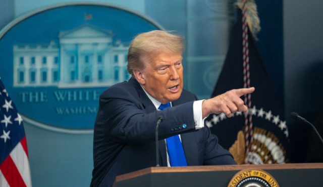 trump-kimsenin-dolara-saldirmasina-musaade-vermeyecegiz-VZKlvKRq.jpg