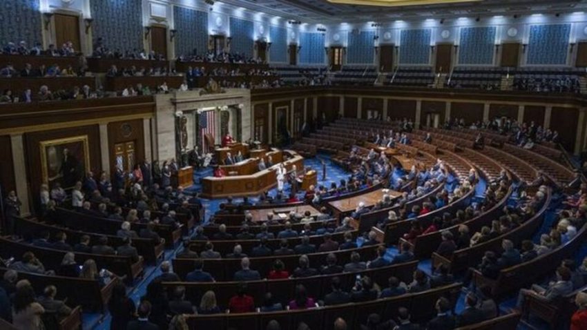 Trump’ın vergi yasası için son oylar aranıyor