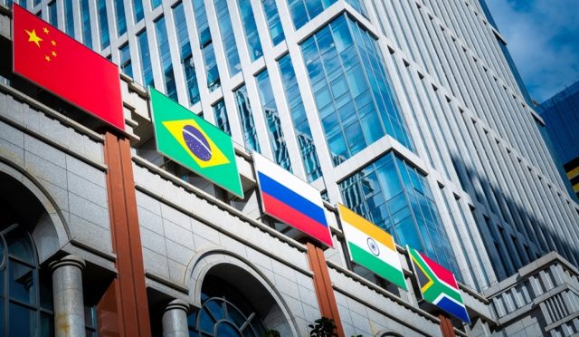 trumptan-brics-ulkelerine-yuzde-10-gumruk-vergisi-uyarisi-gi1VskTB.jpg