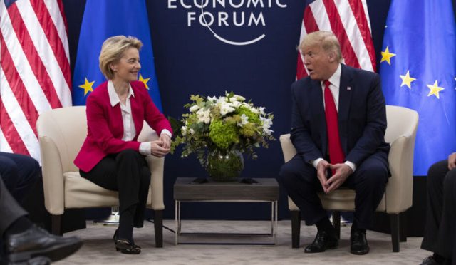von-der-leyen-ile-trump-ticaret-ilgileri-icin-bir-ortaya-geliyor-zAOIbf8a.jpg