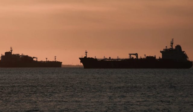 350den-fazla-tanker-hurmuzden-gecmek-icin-musaade-bekliyor-IezMKLy5.jpg