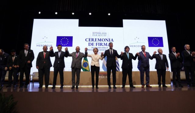 ab-ile-mercosur-ortasinda-25-yillik-muzakere-sonrasi-ticaret-mutabakati-imzalandi-r1Jmza12.jpg