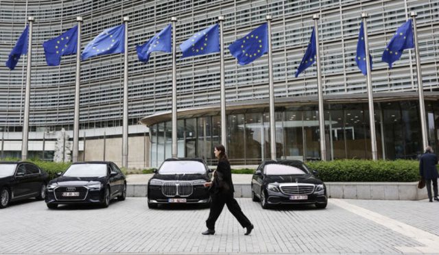 abd-ile-tarife-mutabakati-euro-bolgesi-yatirimci-inancini-sarsti-df4SZPuP.jpg