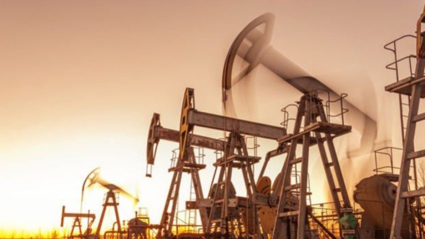 ABD’de petrol fiyatları 4 yıl sonra birinci defa Brent’i geçti