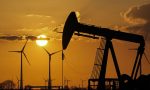 arz-fazlasi-kaygilari-petrol-fiyatlarini-asagi-cekiyor-cCaK84kt.jpg