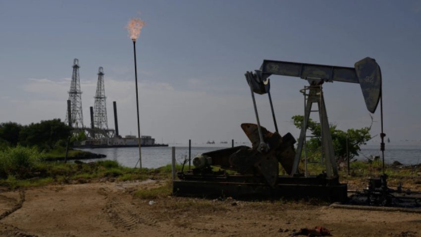 Brent petrol 45 ayın doruğunda