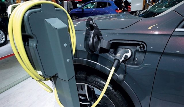 ember-elektrikli-araclar-gunluk-17-milyon-varil-petrol-tuketimini-onledi-CEGfKhXh.jpg