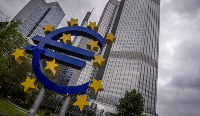 euro-bolgesinde-buyume-yavasladi-MfYOa8Gy.jpg