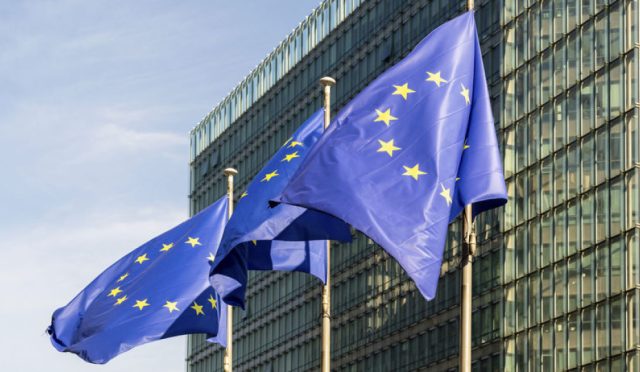 euro-bolgesinde-tuketici-inanci-25-yilin-en-dusuk-duzeyinde-pisXNMXW.jpg