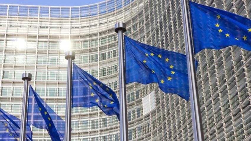 Euro Bölgesi’nde yatırımcı inancı tekrar sarsıldı