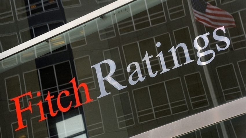Fitch Fransa’nın kredi notunu düşürdü