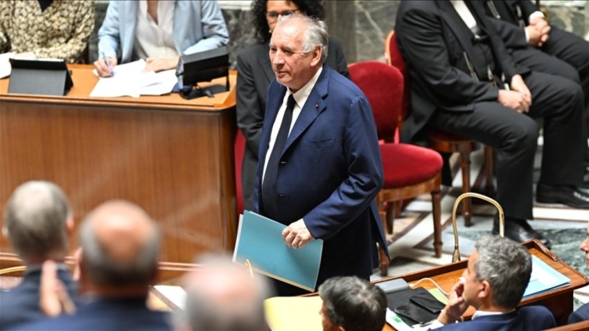 Fransa’da hükümet düştü