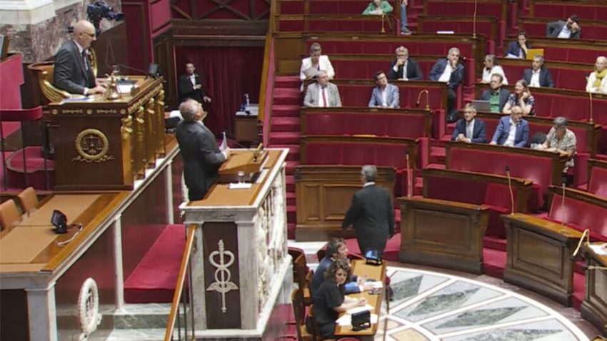 Fransa’da hükümet krizine geri sayım
