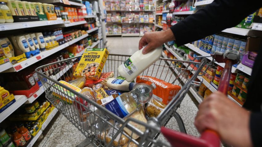 İngiltere’de perakende satışlar üç ay sonra birinci defa düştü