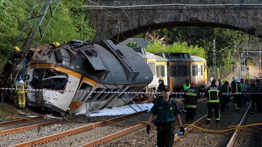 İspanya tren kazasında 21 can kaybı