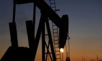 orta-doguda-petrol-uretiminde-sert-dusus-EGZ8SETK.jpg