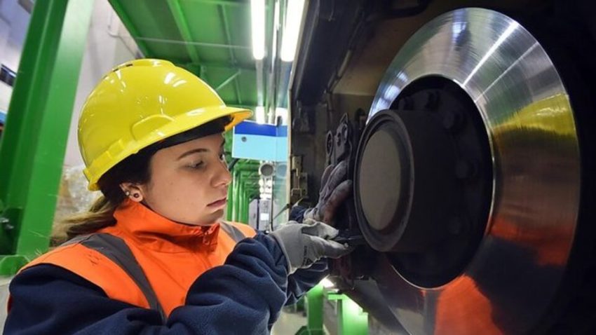 Sanayi üretimi artışa geçti