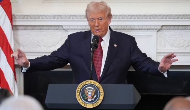 trump-beyaz-saray-tasinabilir-uygulamasini-tanitti-qYzD9TPB.jpg