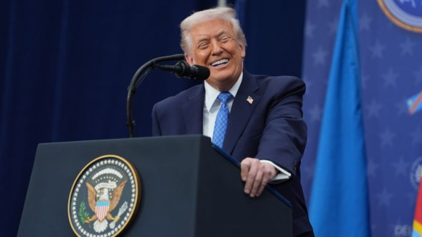 Trump, Grönland planını desteklemeyen ülkelere yönelik tarifeleri duyurdu