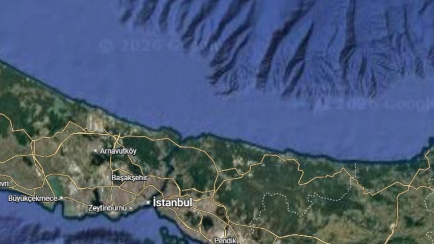 Türk sahipli petrol tankerine ikili akın