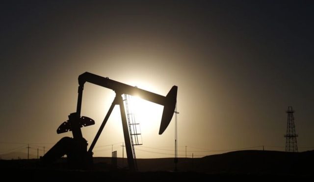 uea-global-petrol-piyasalari-rekor-arz-ziyadesiyle-karsi-karsiya-YLdN9CSk.jpg