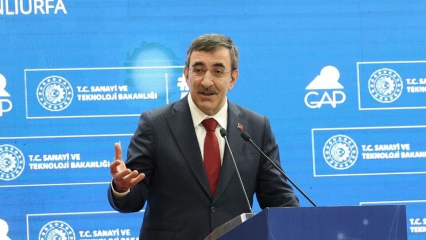 Yılmaz: Enflasyonla çabada kararlı bir formda yol alıyoruz